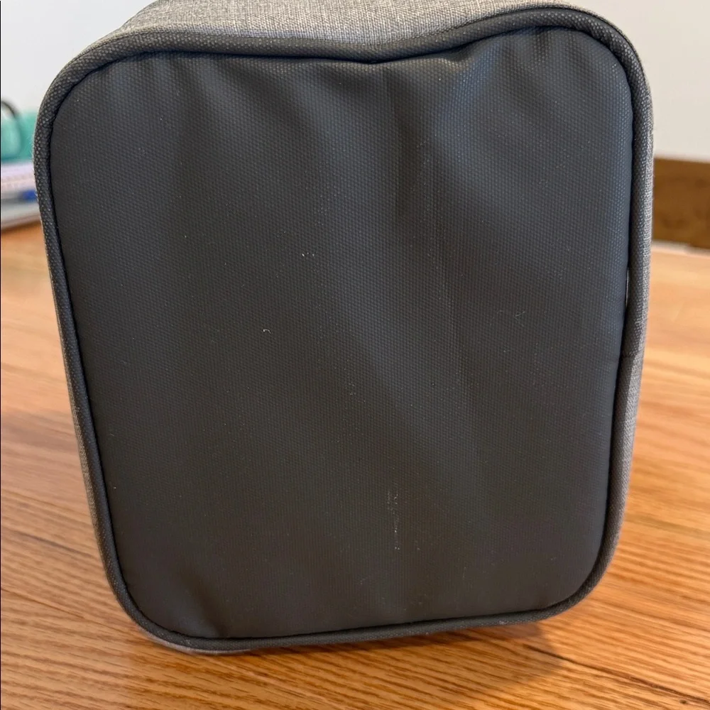 Momojing insulated breastmilk cooler and baby bottle bag